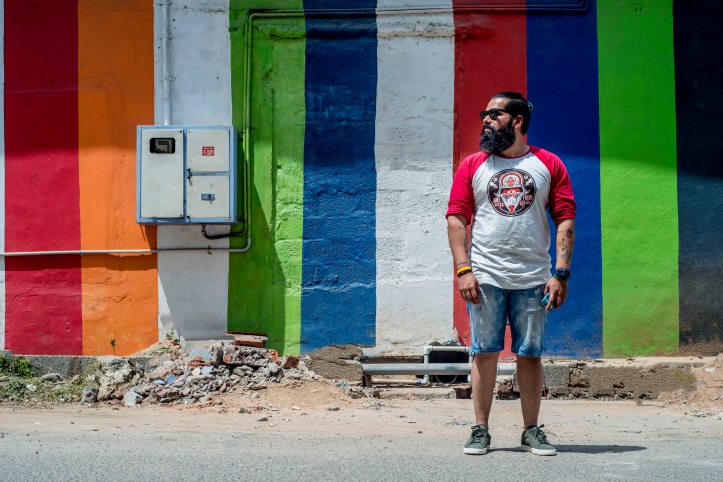 Haul Tee Manbun skateboarding