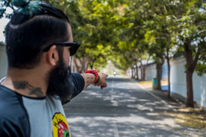 Haul Tee Manbun skateboarding