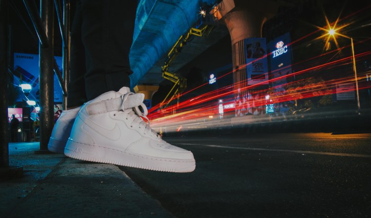 Nike Air Force 1 Triple White Mid